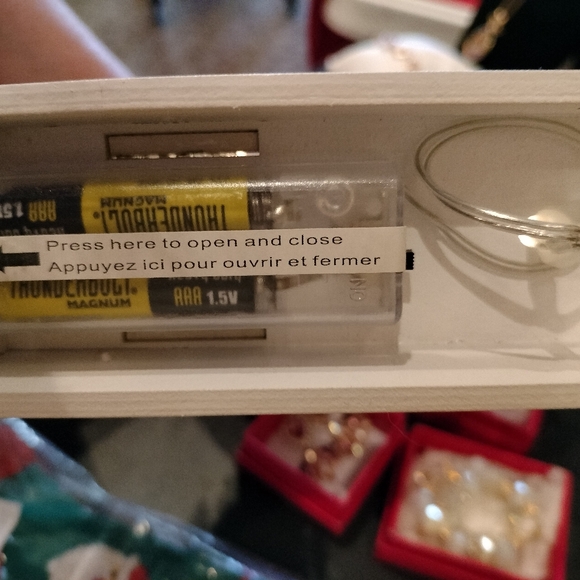 New in box Avon Woodland Village Light Up Decoration - Picture 4 of 4